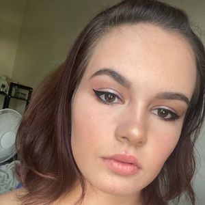 Meet your Posher, Emilee